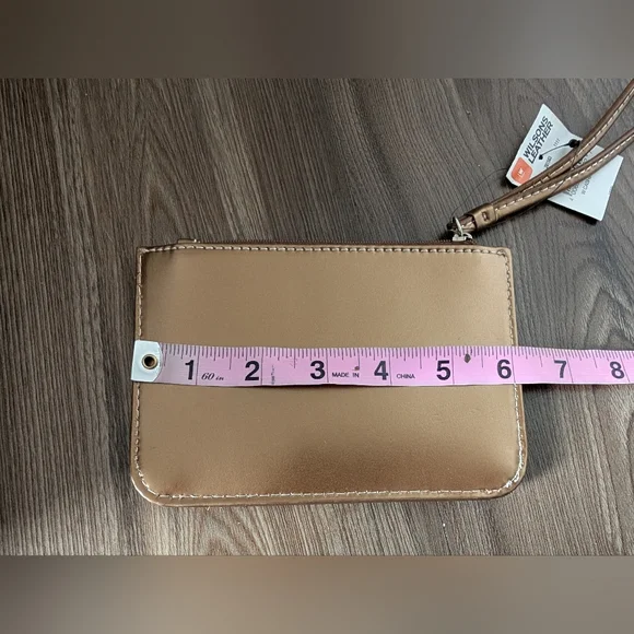 Wilsons Leather‎ Metallic Gold Wristlet - Picture 4 of 5